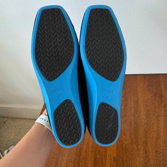 Vivaia Lightweight Square-Toe V-Cut Flats (Margot Walker) - Picture 8 of 10